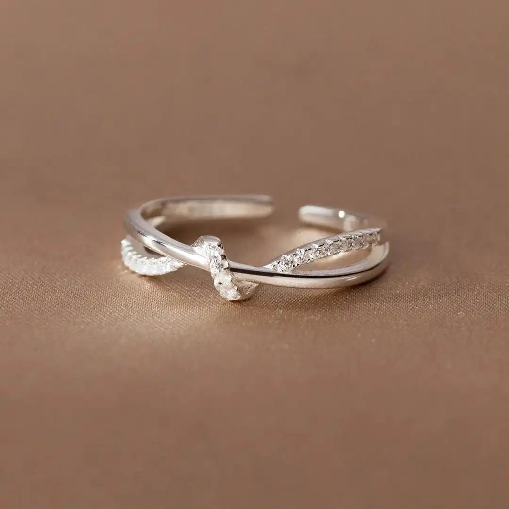 Anillo Clásico Nudo Cruzado