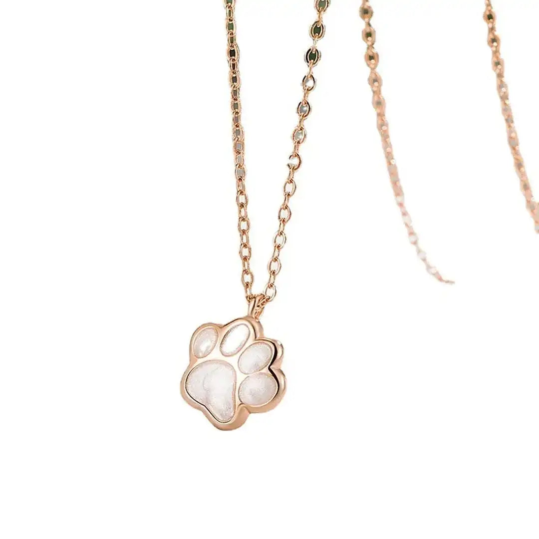 Collar de oro rosa con dije de pata