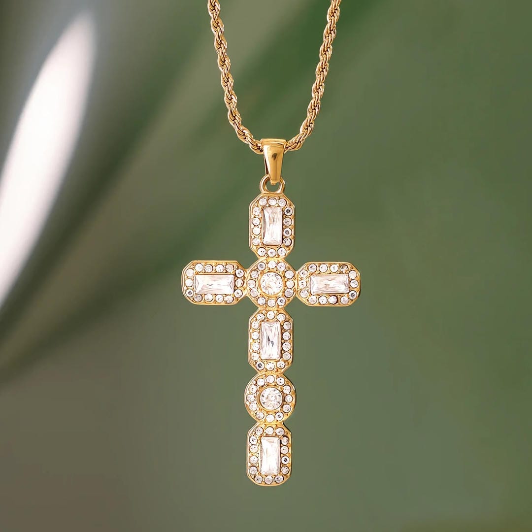 Collar Cruz de Oro Radiante