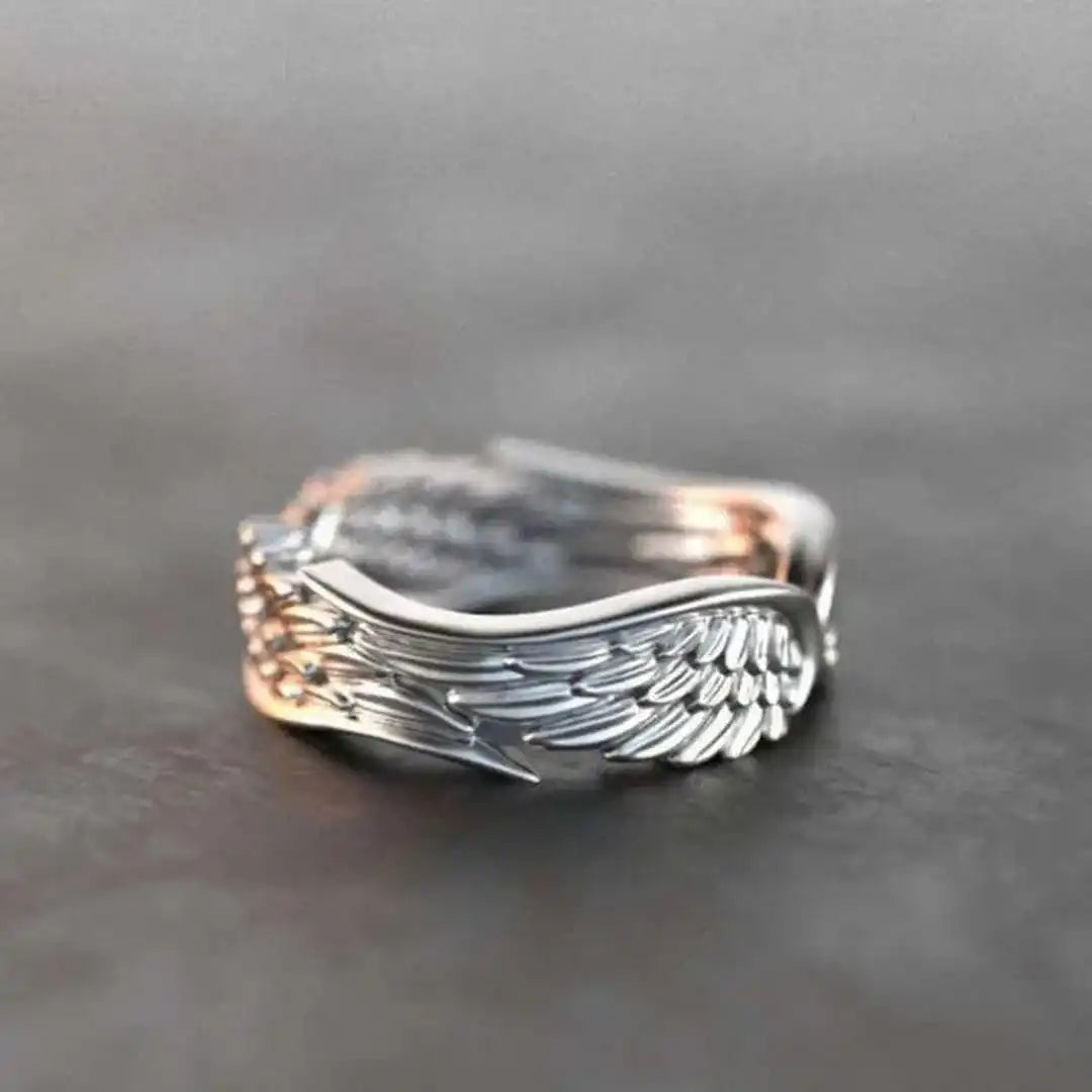 Anillo Ajustable de Alas de Ángel Plateadas
