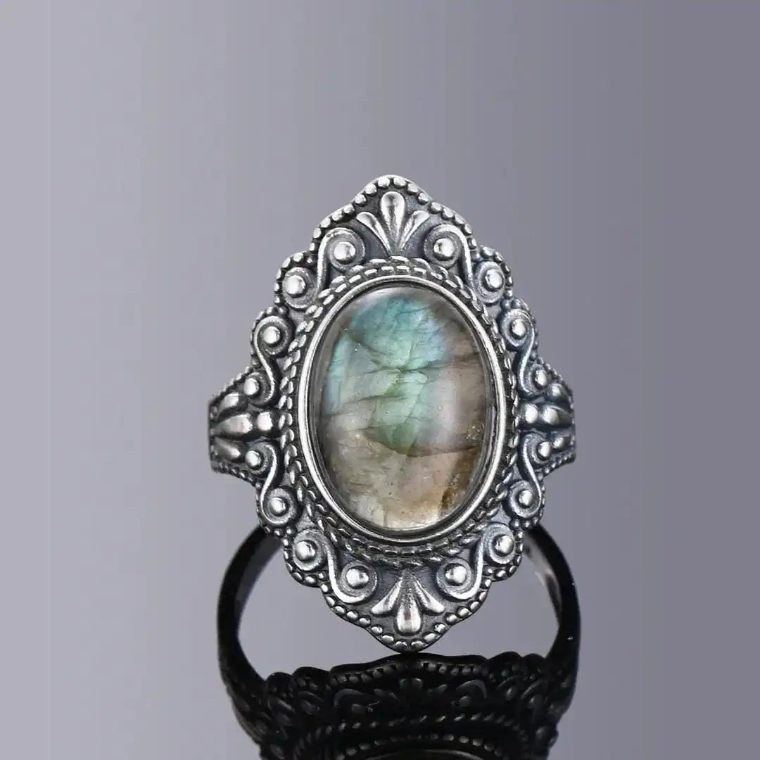 Anillo Ovalado Ornamentado de Plata Clásico