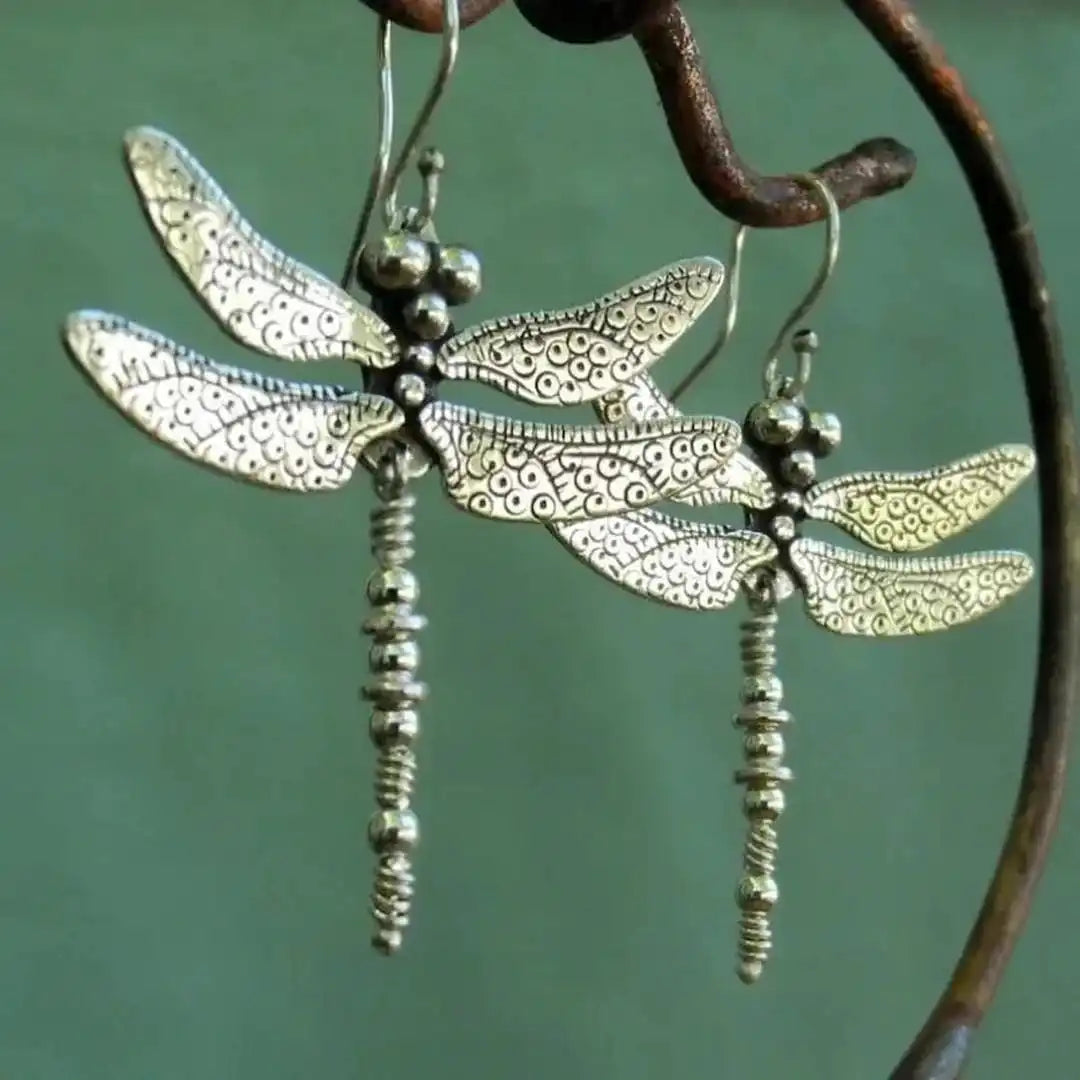 Pendientes Retro Plateados con Patrón de Libélula Tallada Vintage