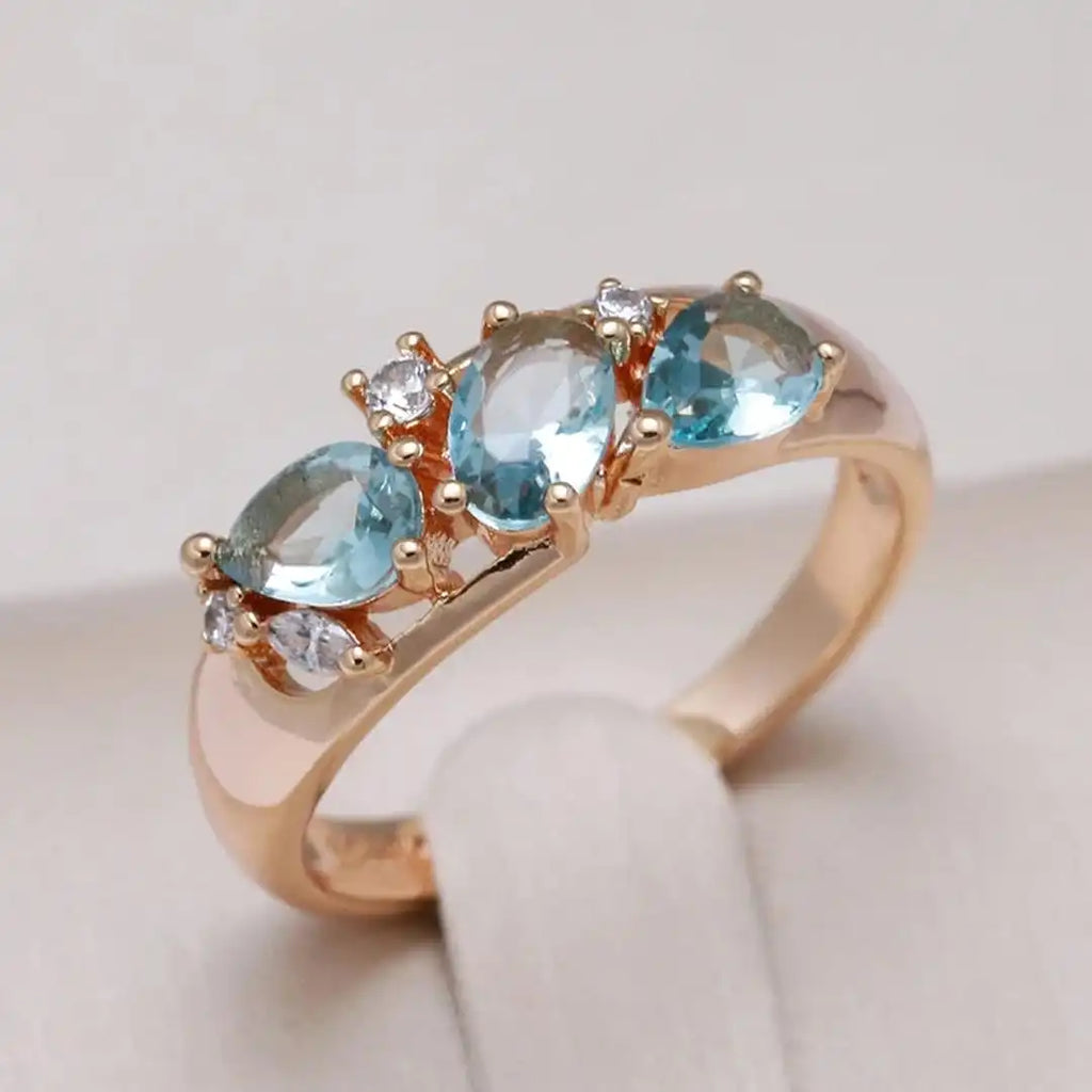 Anillo de oro rosa vintage con circonita azul