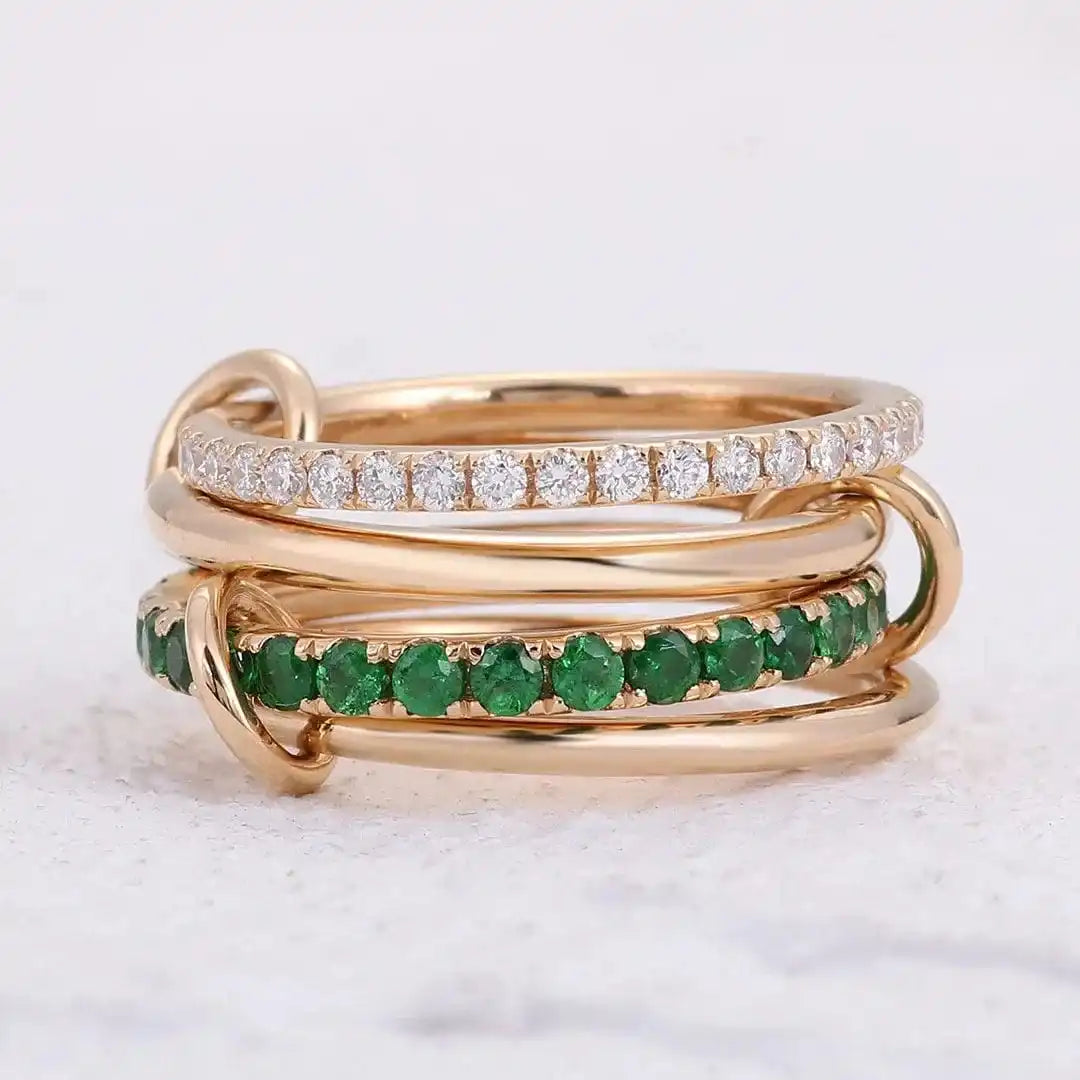 Anillo de oro rosa apilable de cristales brillantes