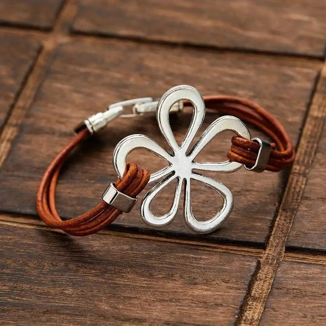 Pulsera Clásica de Cuero con Flor Plateada