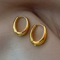 Aretes clásicos de aro dorados
