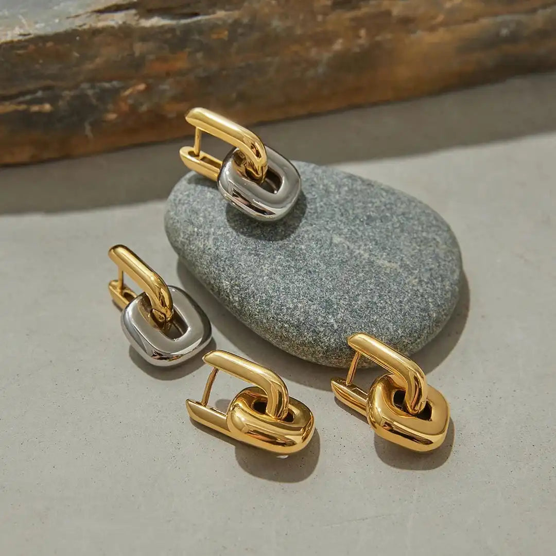 Pendientes ovalados minimalistas de oro de dos tonos