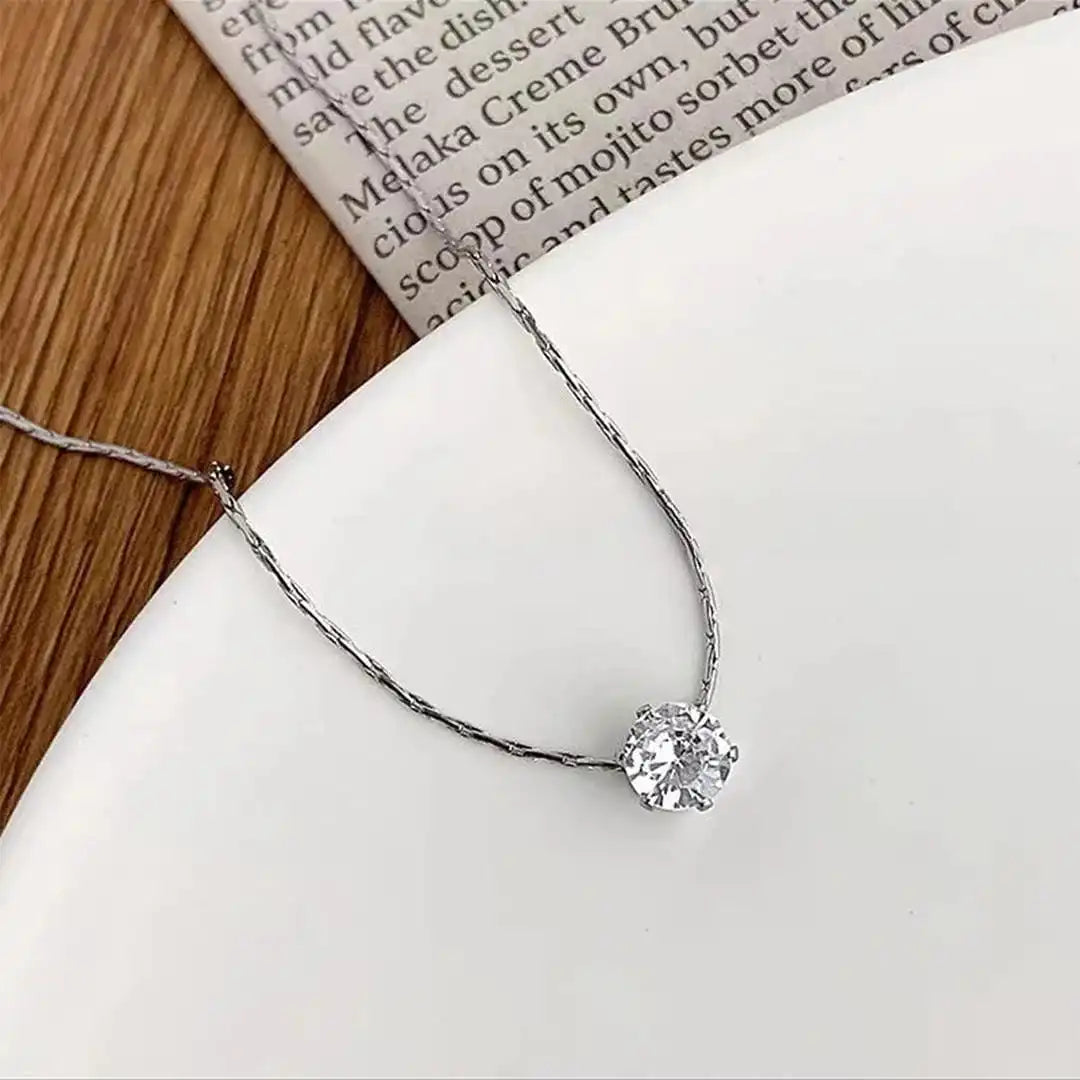 Collar con colgante solitario delicado