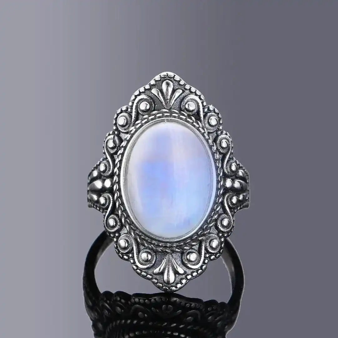 Anillo Ovalado Ornamentado de Plata Clásico