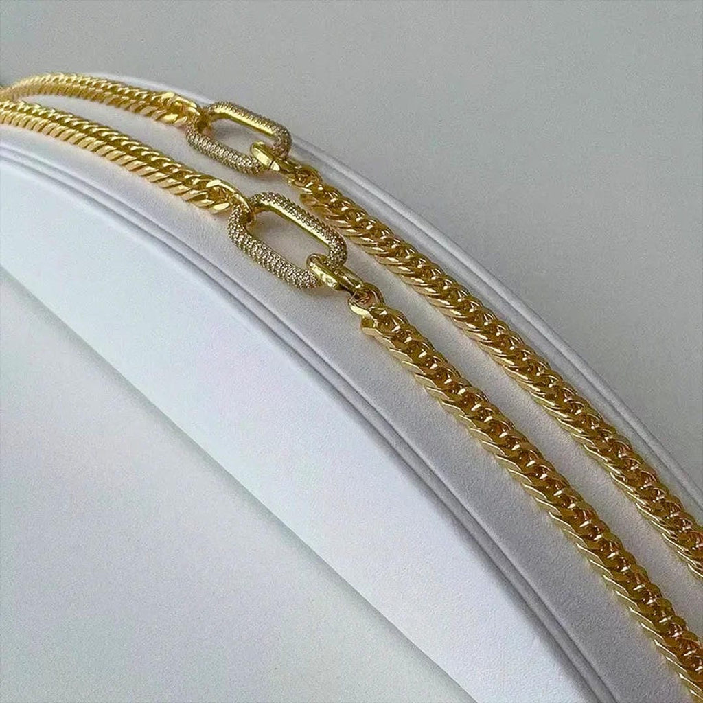 Gargantilla moderna con brillo