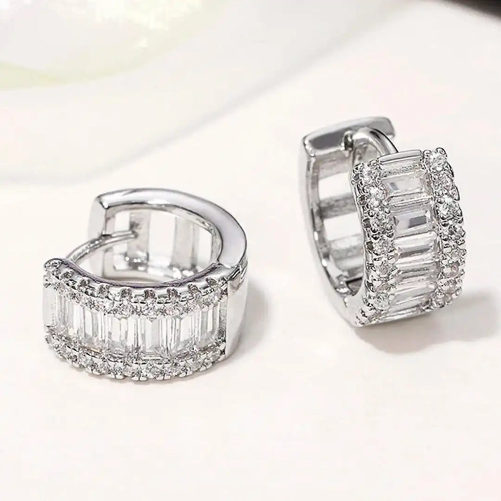 Pendientes de aro con circonitas y forma de mini baguette