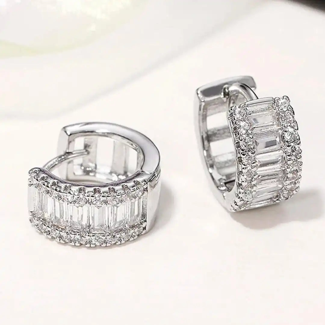 Pendientes de aro con circonitas y forma de mini baguette