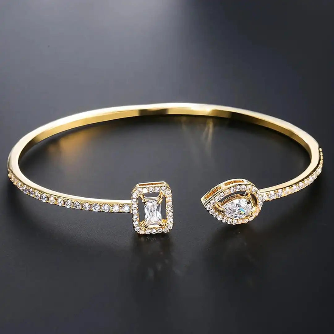 Pulsera de puño abierto con dos piedras de oro