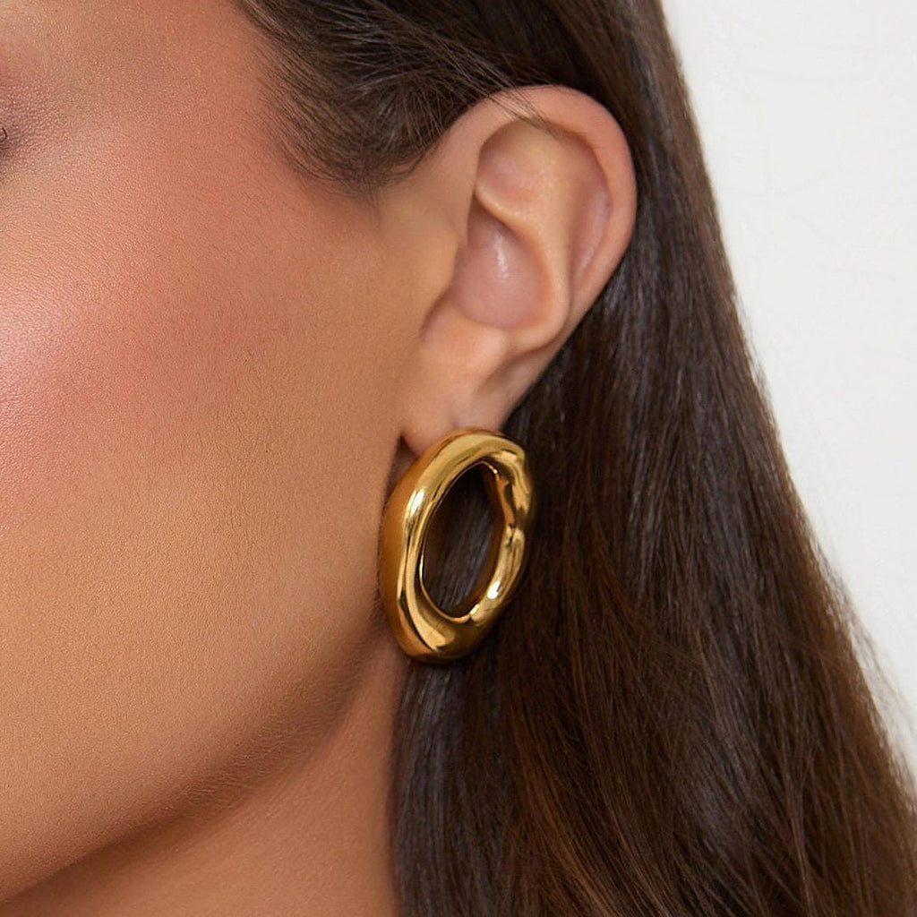 Elegantes Pendientes Curvos Ovalados Abiertos de Oro