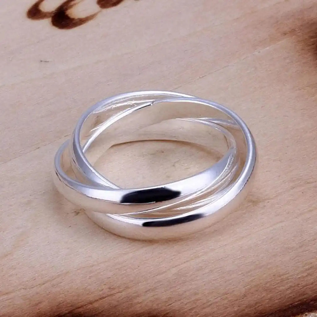 Anillos finos apilados de plata