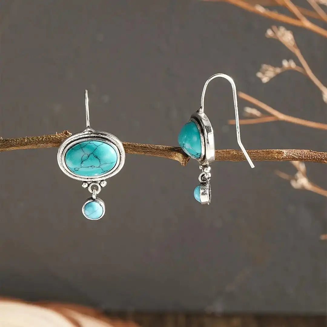 Aretes Minimalistas de Plata con Diseño Floral