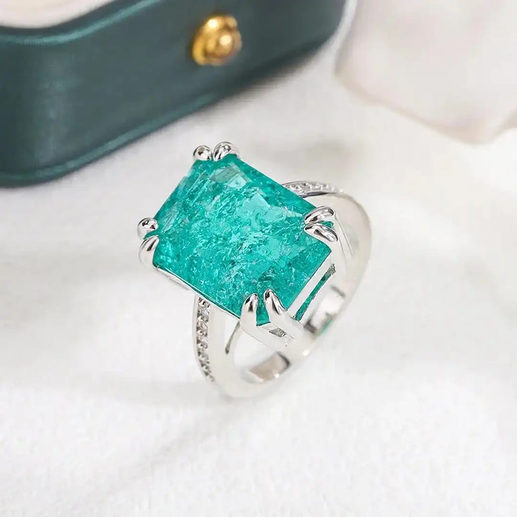 Exquisito anillo de moissanita azul verdoso