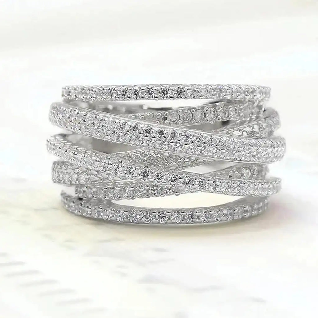 Anillo cruzado de lujo multicapa