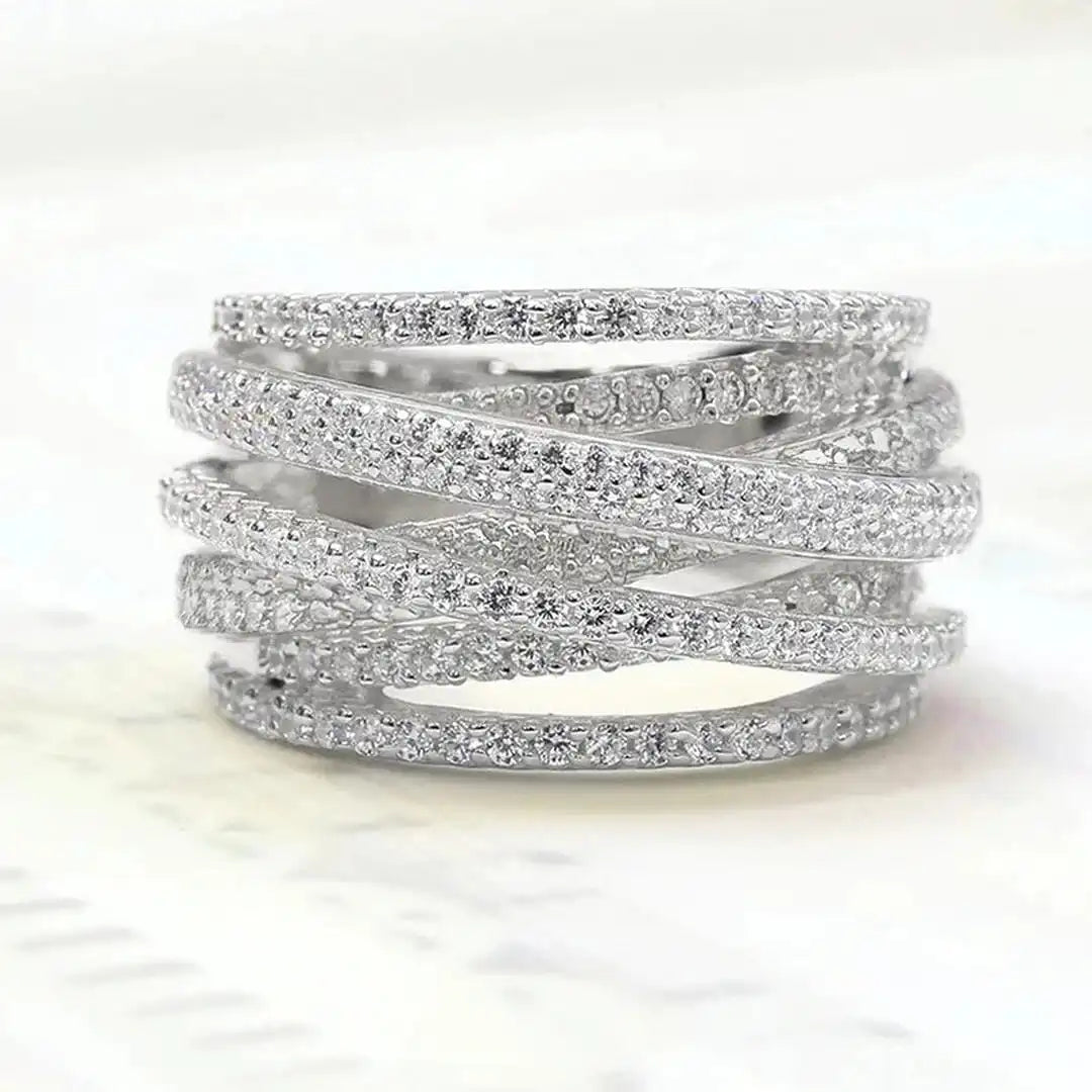 Anillo cruzado de lujo multicapa