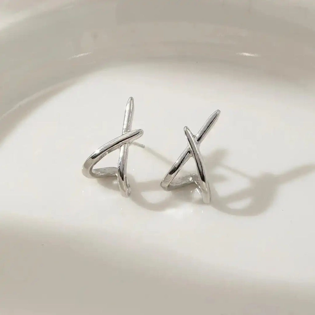 Pendientes de oro atemporales con cruz
