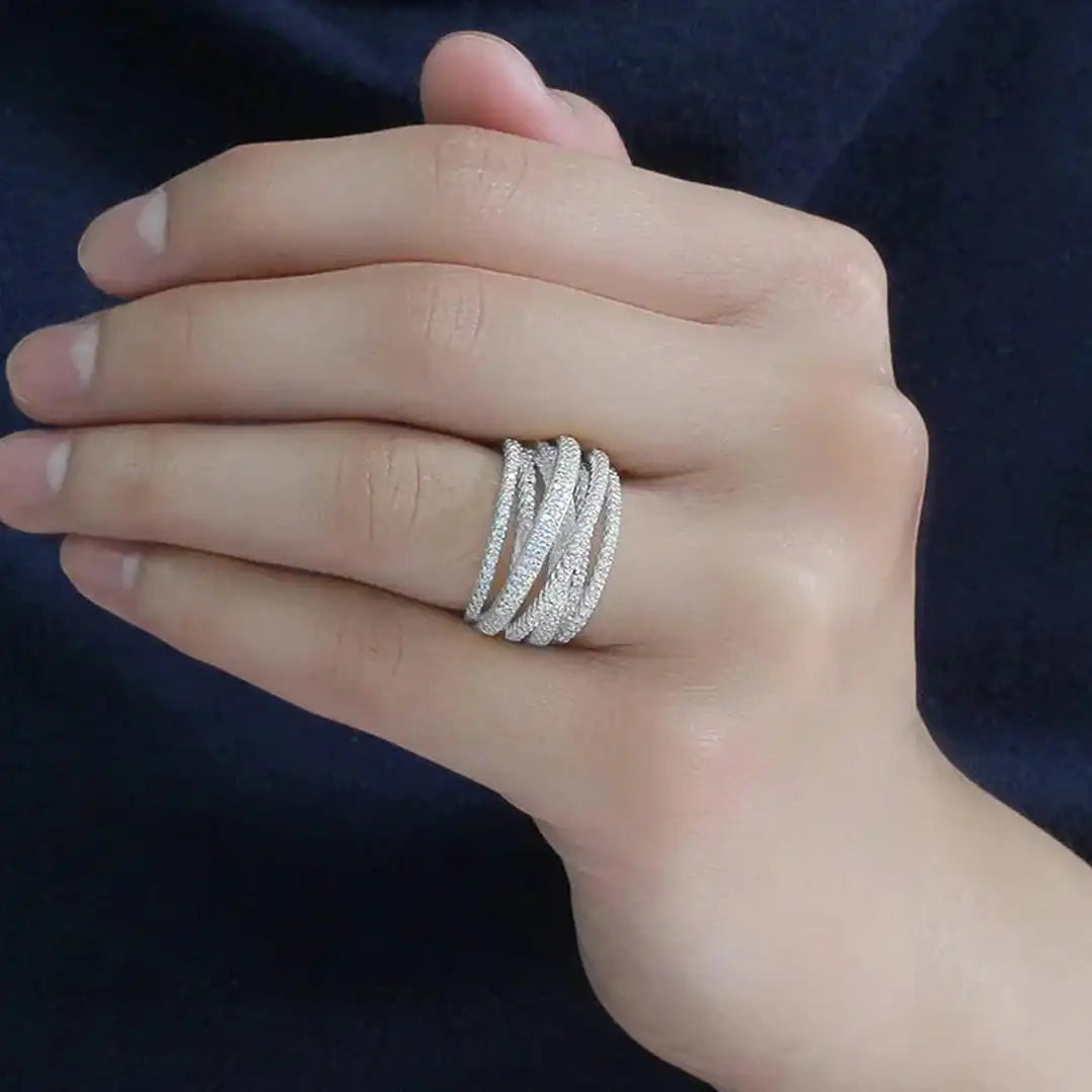 Anillo cruzado de lujo multicapa