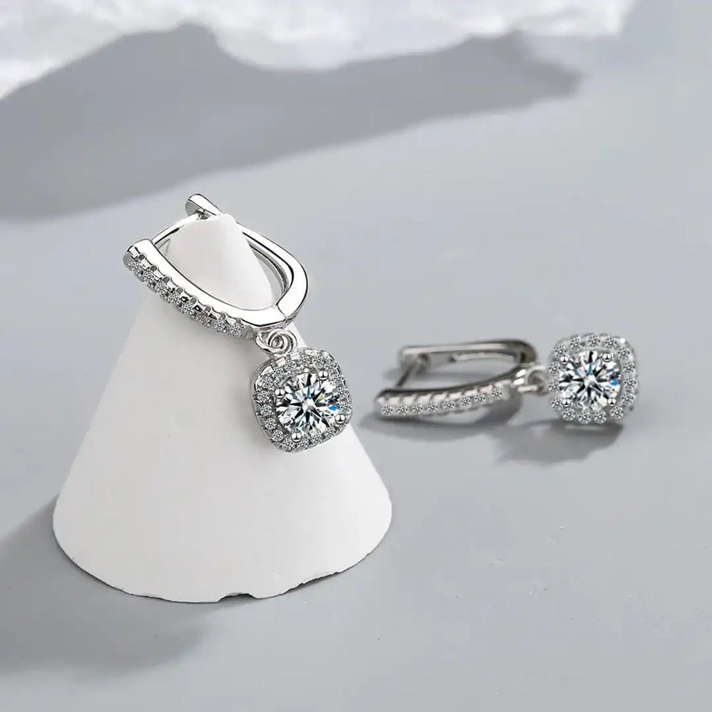 Pendientes Clásicos de Oro Blanco con Piedras