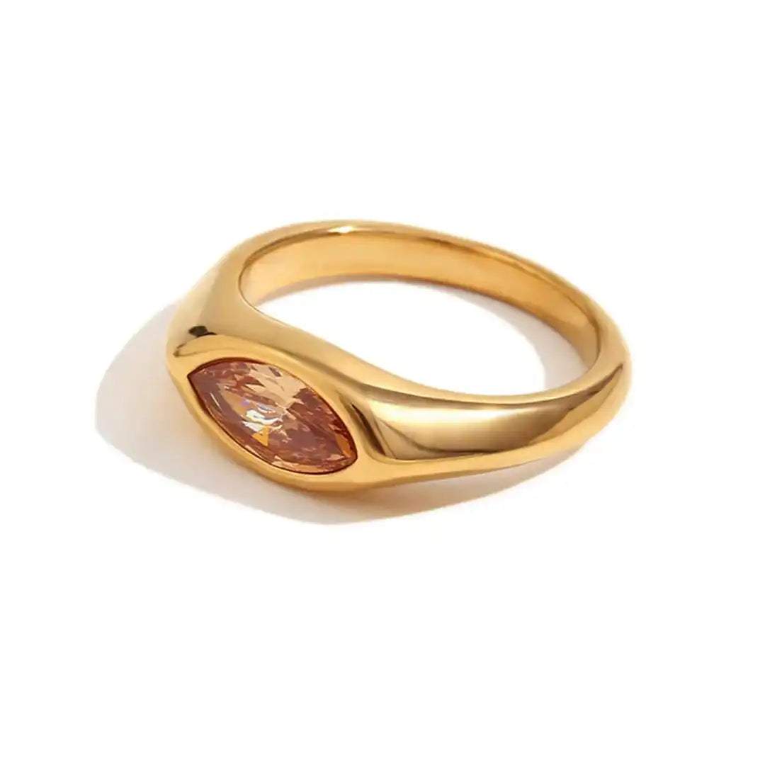 Anillo de sello de oro con gema marquesa