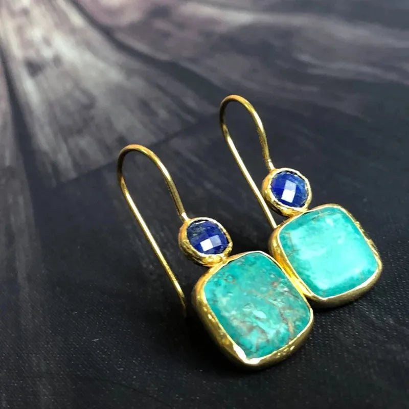 Pendientes cuadrados de turquesa engastada a la moda
