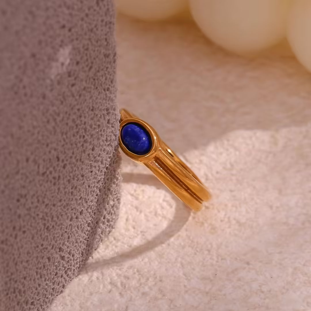 Anillo de oro vintage con piedra natural