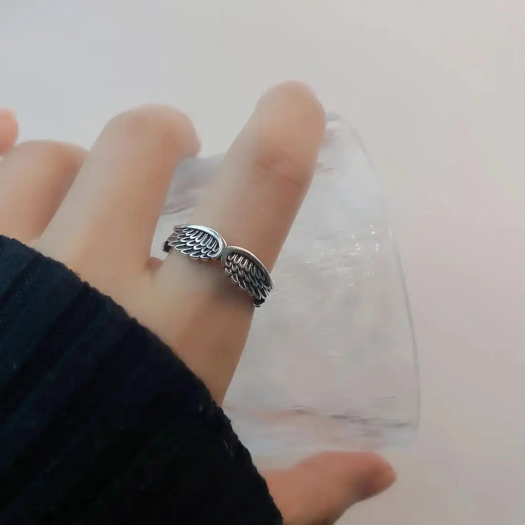 Anillo Ajustable de Alas de Ángel Plateadas