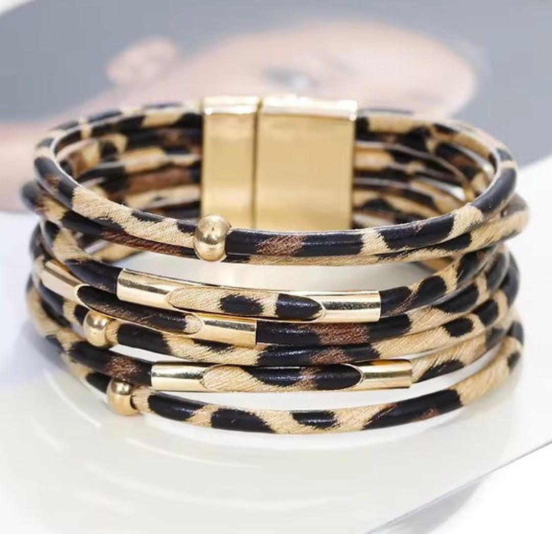 Pulsera ancha tipo bohemio de múltiples capas
