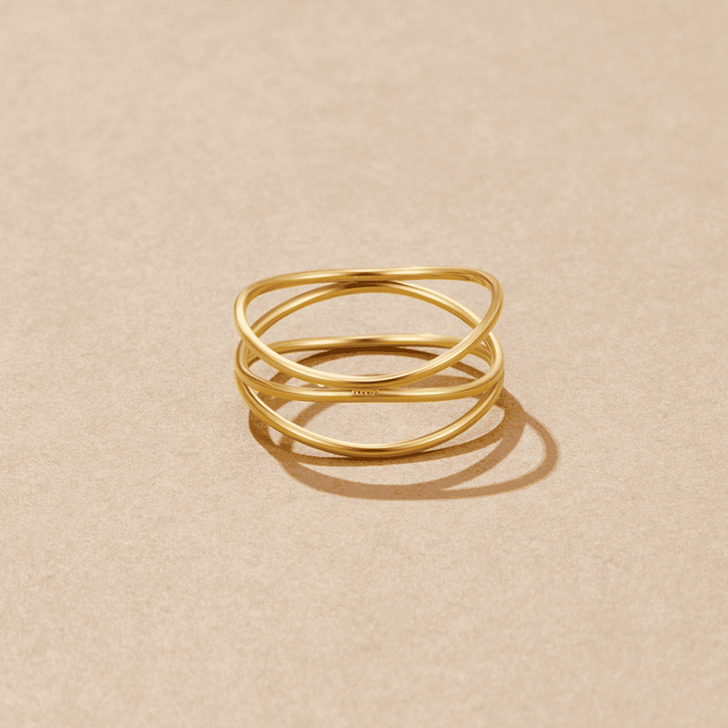 Anillo de oro con forma de infinito