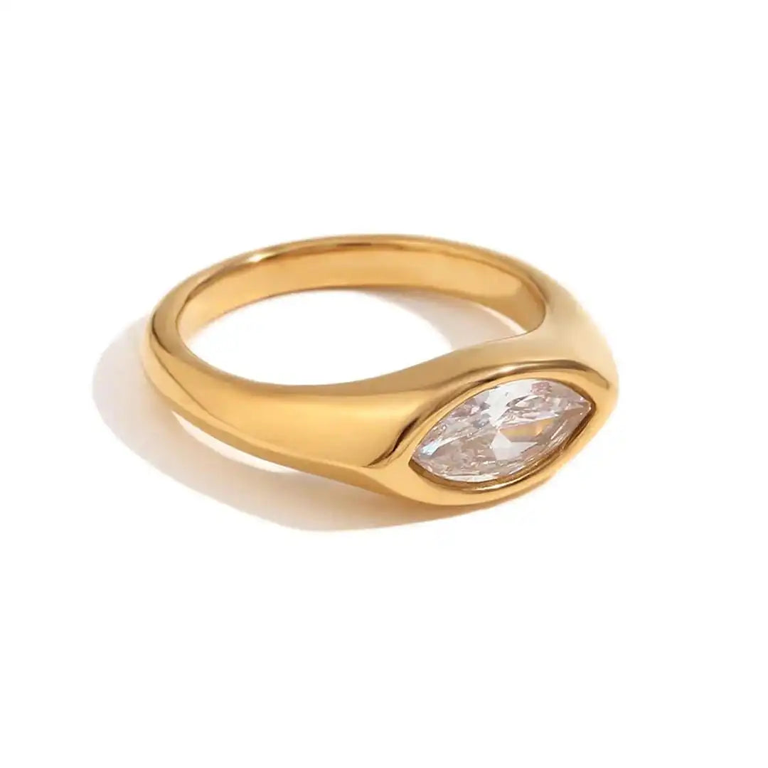 Anillo de sello de oro con gema marquesa