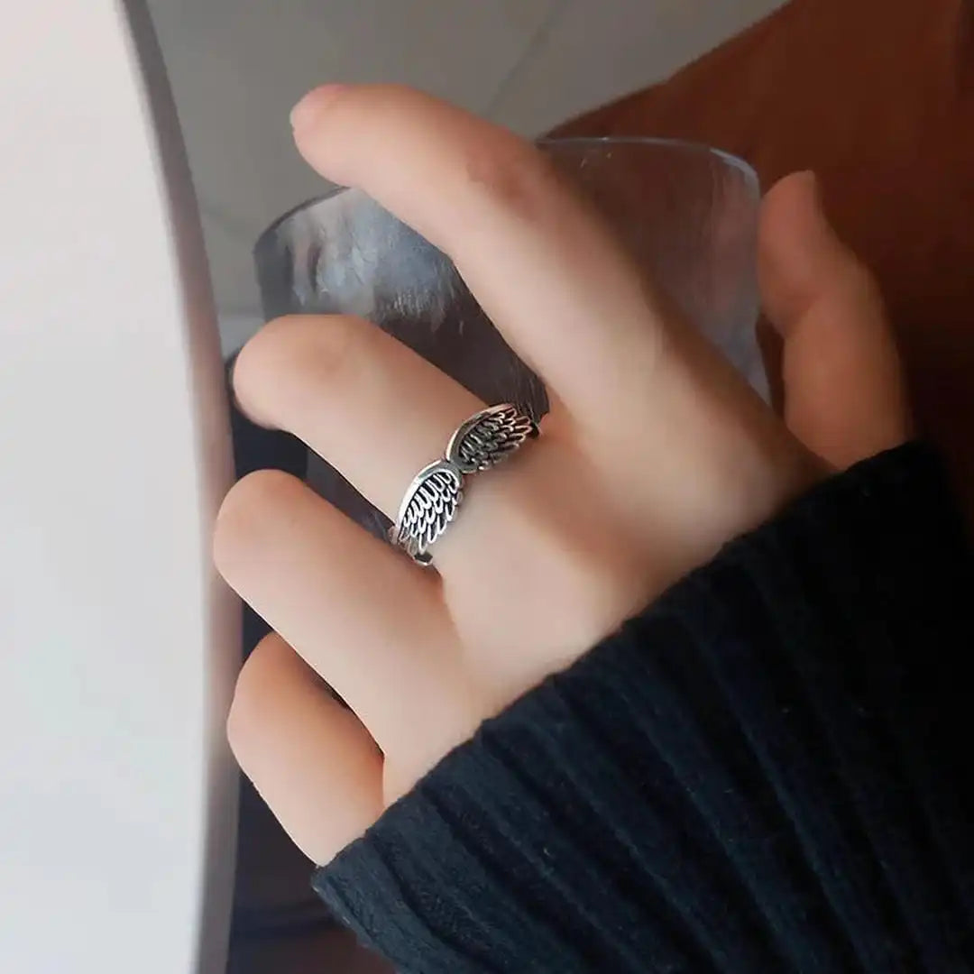 Anillo Ajustable de Alas de Ángel Plateadas