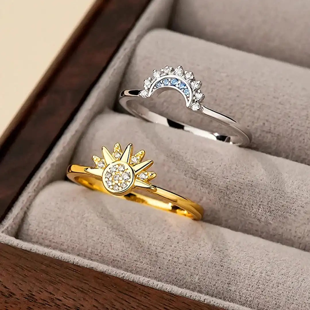 Juego de anillos de plata atemporales con circonitas de sol y luna