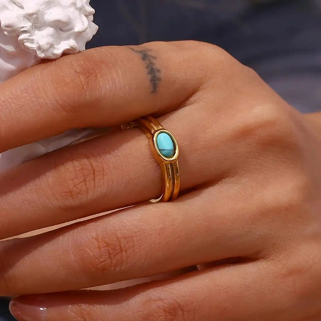 Anillo de oro vintage con piedra natural