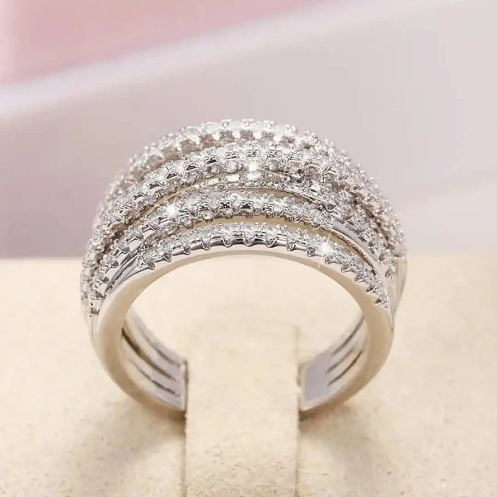 Anillo cruzado de circonita en capas