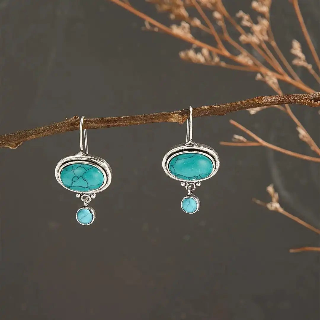 Aretes Minimalistas de Plata con Diseño Floral