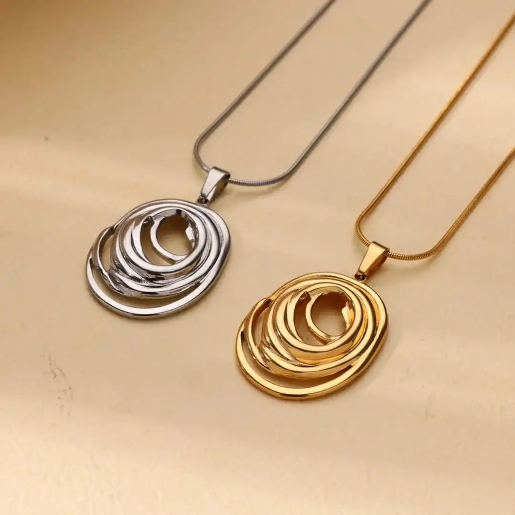 Collar oval geométrico hueco en oro y plata