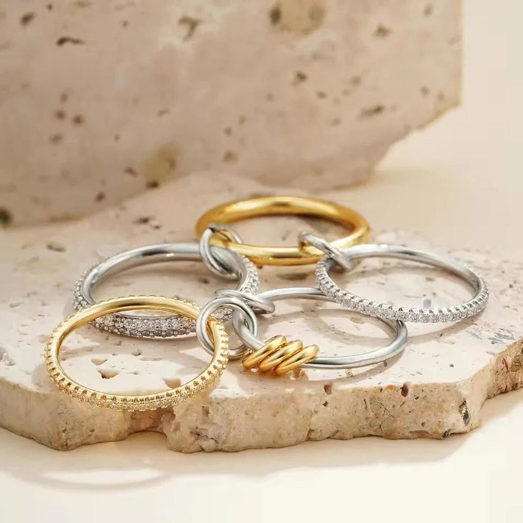Elegante Anillo Llamativo de Cristales Apilados