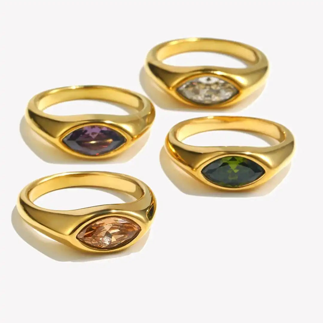 Anillo de sello de oro con gema marquesa