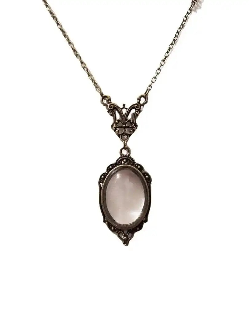 Collar de medallón ovalado de cristal antiguo