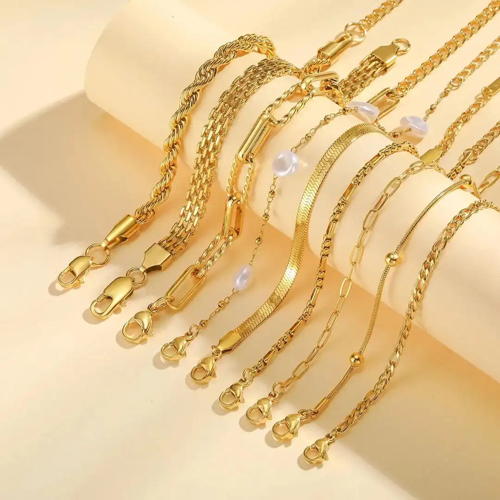 Juego de pulseras apilables de perlas doradas