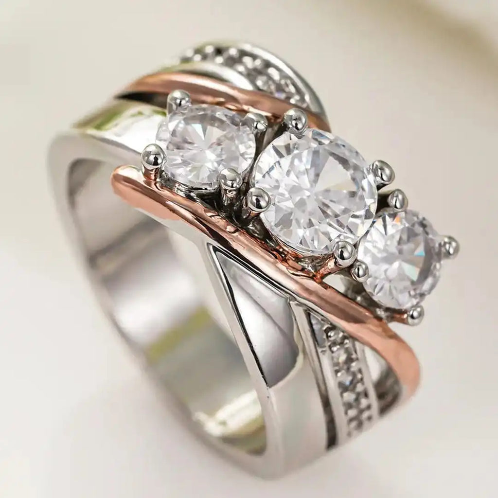 Anillo de circonita tridimensional de oro y plata