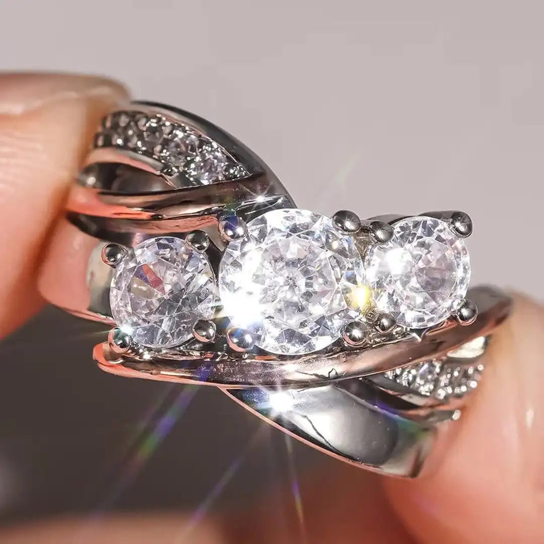 Anillo de circonita tridimensional de oro y plata