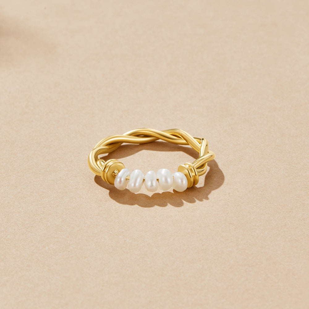 Anillo de perlas de agua dulce clásico retorcido