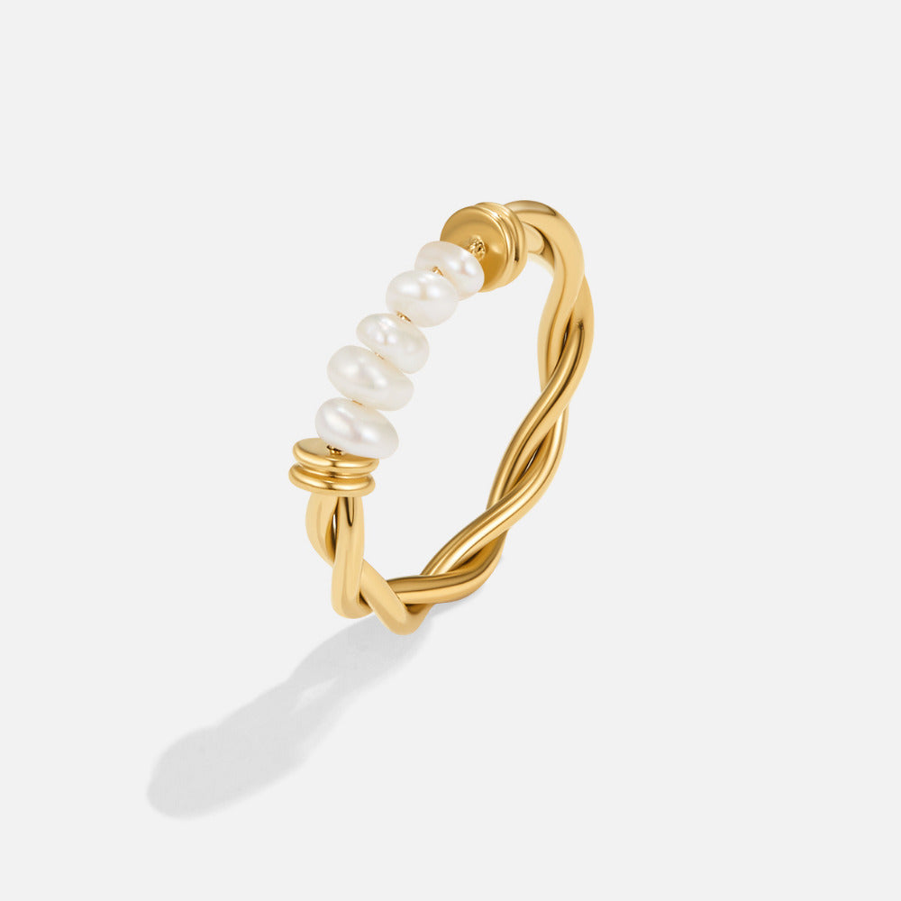 Anillo de perlas de agua dulce clásico retorcido