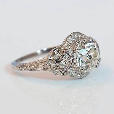 Elegante Anillo de Plata Cristalina