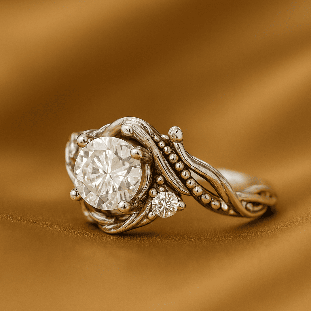 Anillo Elegante de Ramas Plateadas con Zirconia