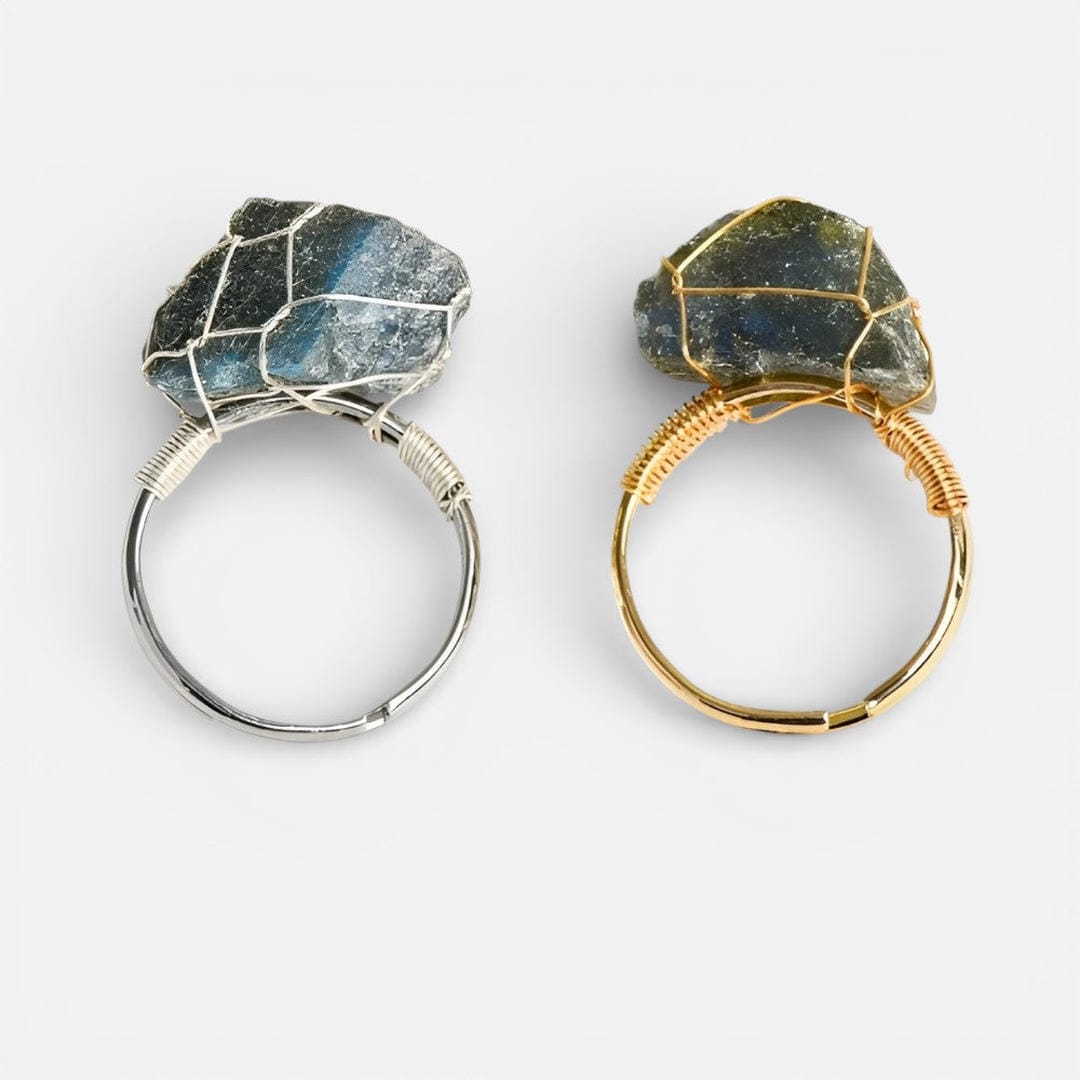 Anillos de oro con cristal en bruto alambrado